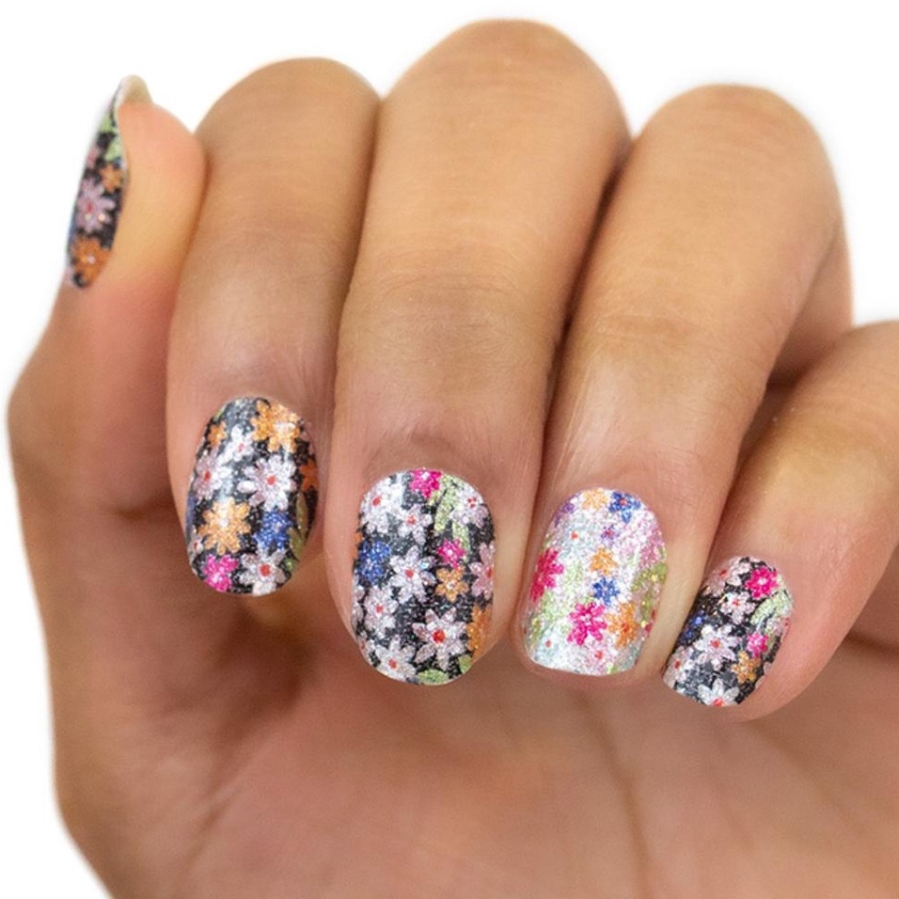 Color Street Nail Strips - Daisy Me Rolling